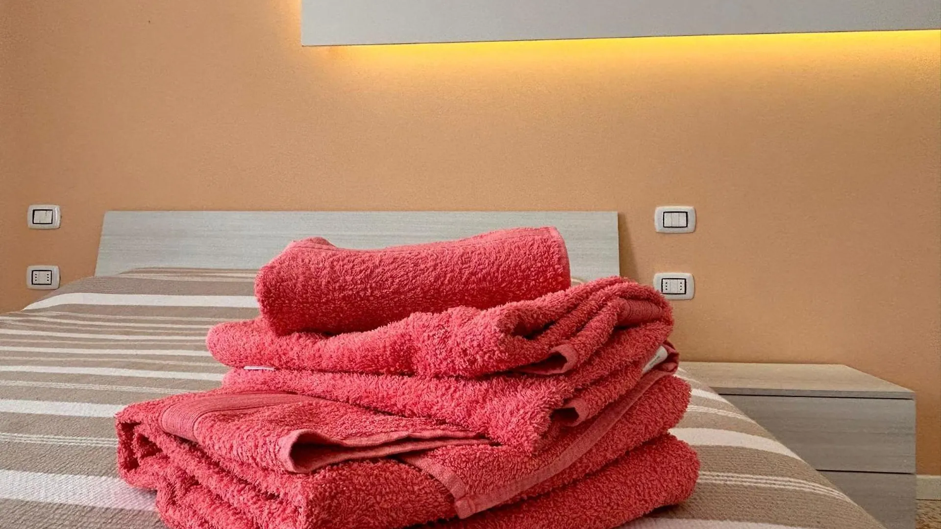Casa Daura - Your Comfortable Apartment In Bologna - Parking Italy