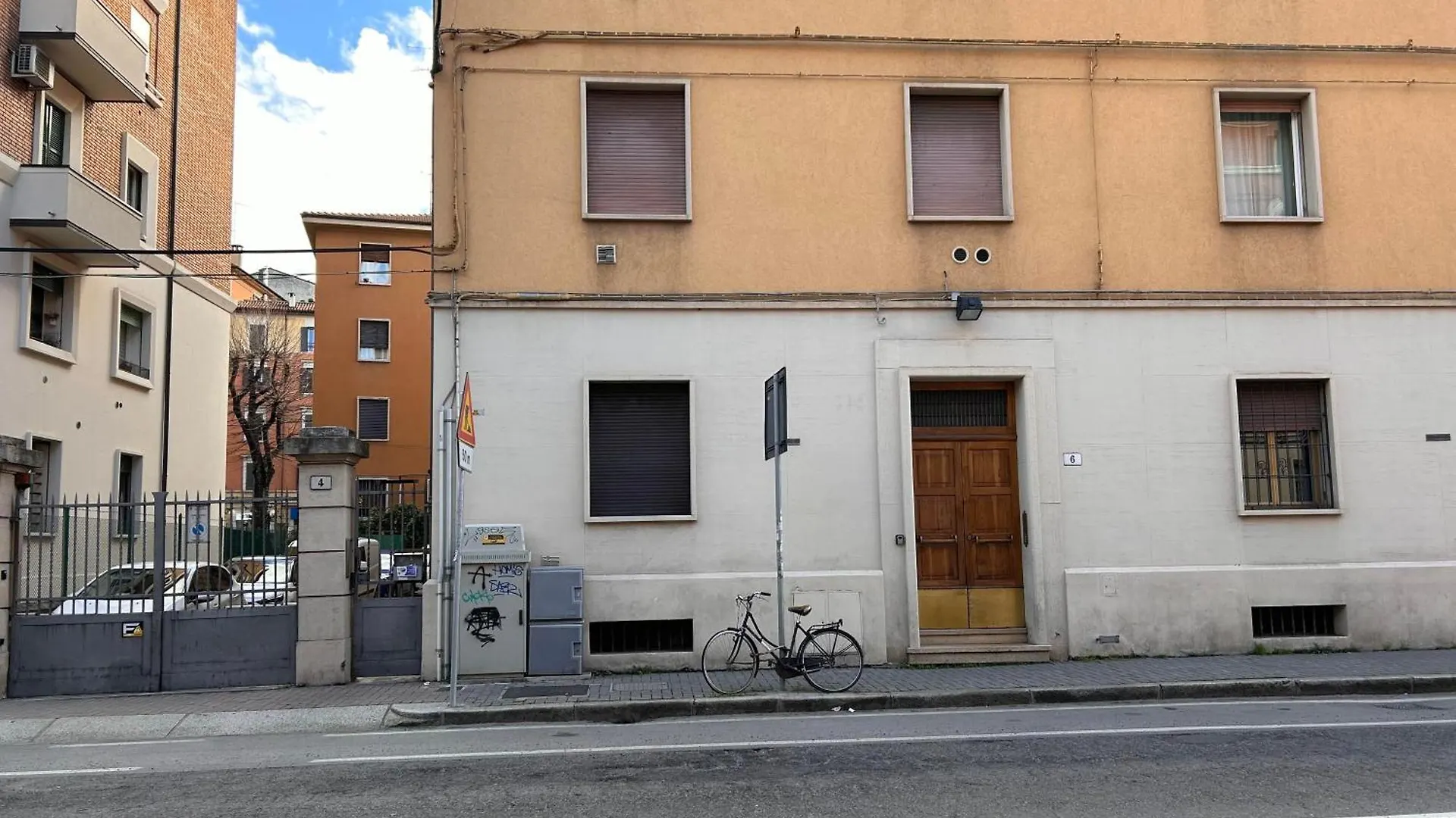 Casa Daura - Your Comfortable Apartment In Bologna - Parking