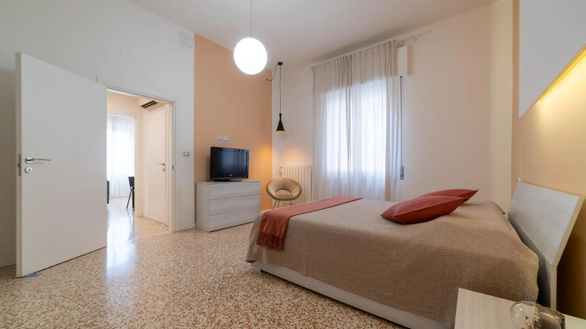 Casa Daura - Your Comfortable Apartment In Bologna - Parking 0*,